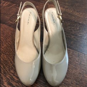 Tahari neutral sling back heel 7.5